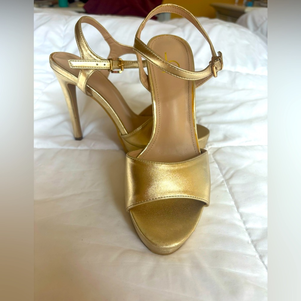 Bakers Gold Shoes Size 7